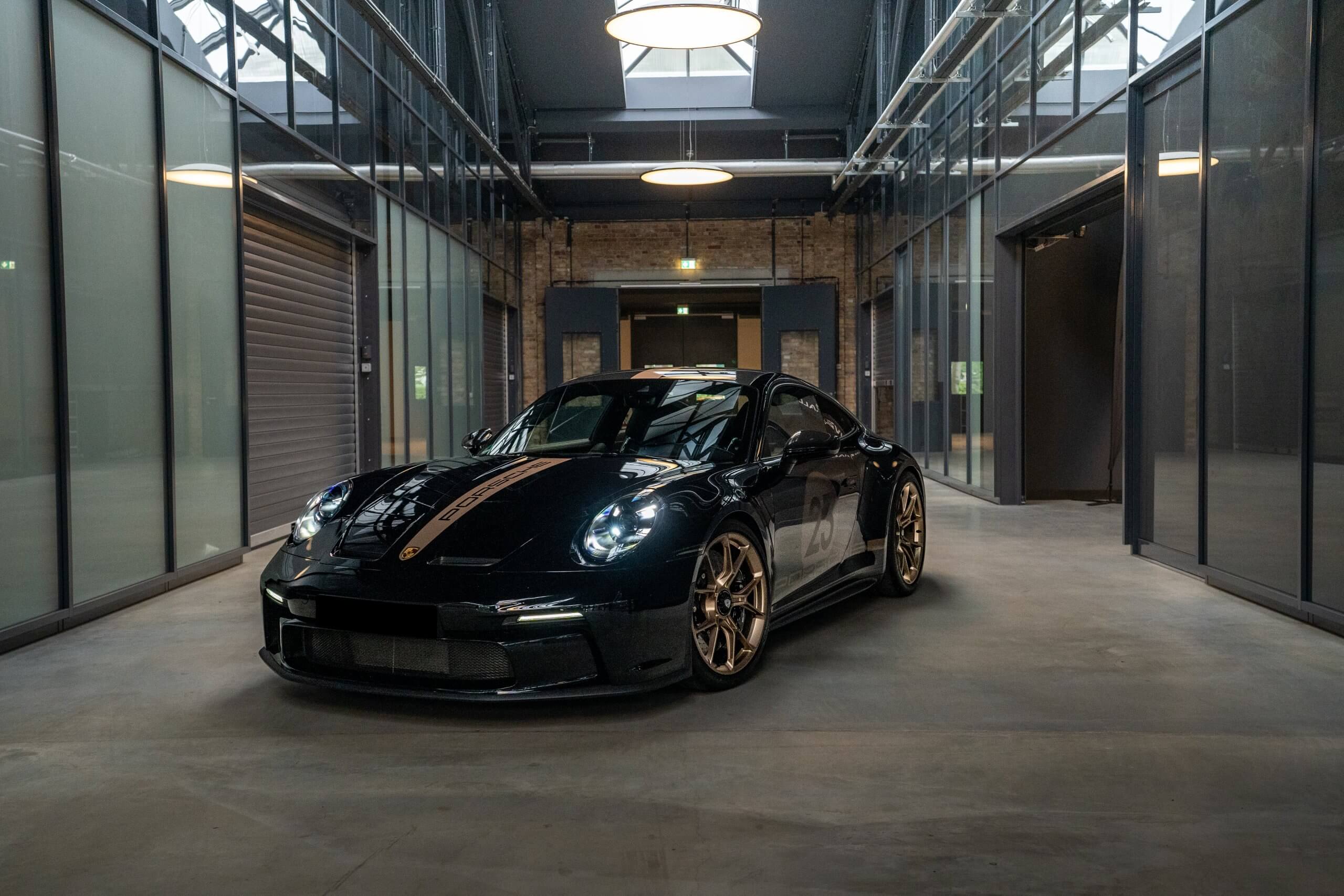 Porsche GT3 Touring black